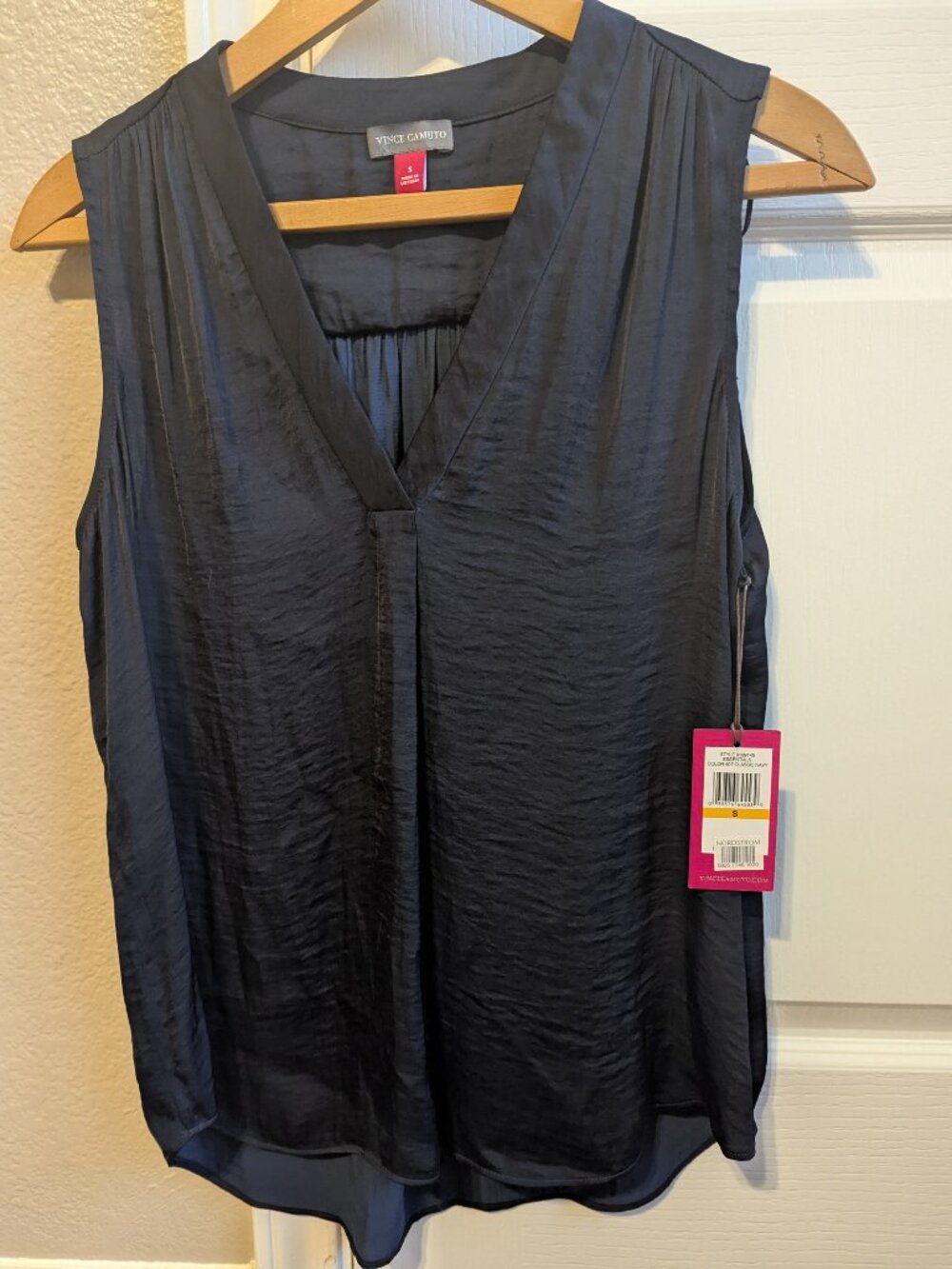 NWT Vince Camuto V-Neck Rumple Blouse Classic Navy Small